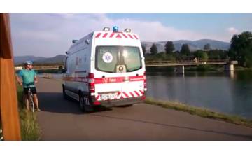 Na Vodnom diele zrazil cyklista 38-ročnú ženu. Z miesta ušiel