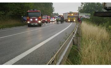 Pod Strečnom sa zrazilo osobné auto s nákladným. Nehoda si vyžiadala jeden život