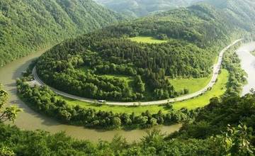 Nasledujúci víkend opäť obmedzenie pod Strečnom. Doprava bude zastavená v polhodinových intervaloch