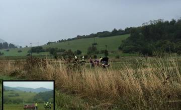 Pri obci Belá došlo k nehode. Fabia z okresu Čadca skončila v poli