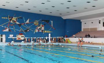 Účastníci Žilinskej plaveckej štafety preplávali 1 164 km. Najviac preplávala žena, 24 500 metrov