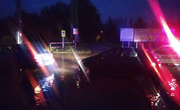 Kamenná ulica bola ráno opäť pod vodou, zasahovali aj hasiči