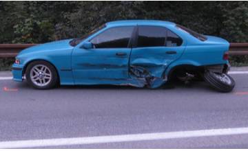 Vážna nehoda pri Bytči: Zrážka 3 áut, škoda vyčíslená na 15 000 eur