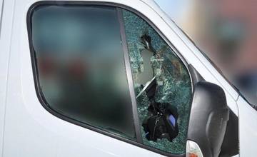 Žilinským kriminalistom sa podarilo chytiť muža, ktorý sa vlámal rozbitím okna do vozidla