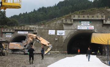 Na stavbe tunela Ovčiarsko došlo k pracovnému úrazu, záchranárom asistovali aj hasiči