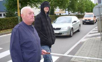 Policajti vykonajú osobitnú kontrolu zajtra, 15. októbra 2015. Rovnako sa koná aj Deň bielej palice