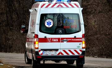 Muž spadol do montážnej jamy a poranil si chrbticu