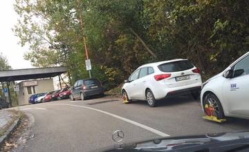 Pozor na pokuty: Parkovaním zadarmo pri nemocnici si koledujete o papuču