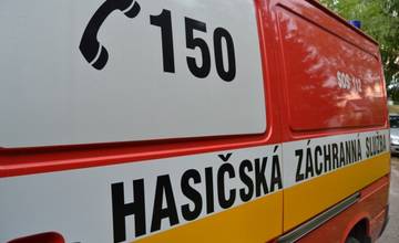 Prvá správa: V Rajeckých Tepliciach horia skladové priestory