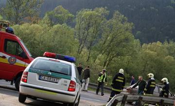 Aktuálne: Nehoda pri obci Povina, tvoria sa kolóny v smere na Čadcu