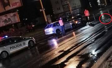 Cyklista nedal prednosť osobnému autu na ceste, po zrážke skončil v nemocnici