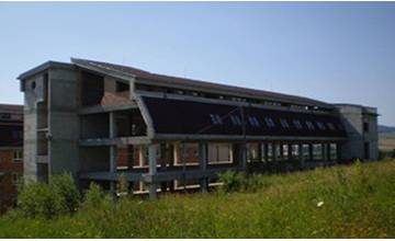 7,5 tisícová petícia za zachovanie skeletu nemocnice v Námestove poslancov nepresvedčila