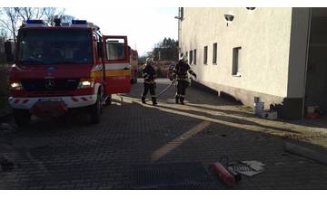 Prvá správa: Vo firme Helios na Rosinskej ceste došlo k požiaru lakovne