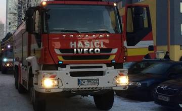 V Mojši zasahujú všetky záchranné zložky. V dome ležala na zemi nevládna pani