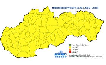 Celú noc až do zajtra obeda platí výstraha! Pozor na hustú hmlu a poľadovicu