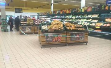 V hypermarkete TESCO v noci zomrel starší muž