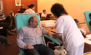 Zamestnanci mestského úradu dnes darovali 8,5 litra krvi