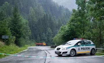 Policajti pomohli rodiacej žene tak, že robili doprovod až do nemocnice