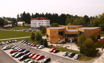 Žilinská univerzita začala opravovať vonkajšie parkoviská, plánuje tiež vybudovať nové