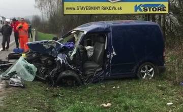 Pri Krásne nad Kysucou došlo k vážnej nehode, cesta je uzavretá