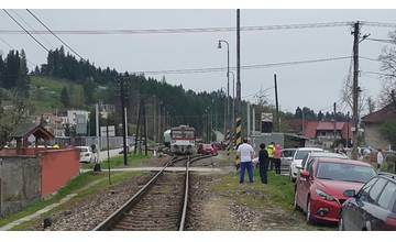 Aktuálne: V Lietavskej Lúčke došlo k zrážke auta s vlakom