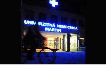 Mladá žena, ktorú zo zrážky s vlakom viezol vrtuľník do Martina, je v stabilizovanom stave