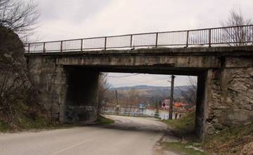 Rekonštrukcia dvoch mostov v smere na Martin - obchádzka možno povedie cez obec Strečno