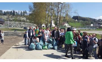 Viac ako 50 dobrovoľníkov sa zúčastnilo jarného čistenia mestských častí Žiliny