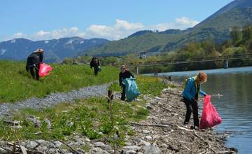 Do čistenia Vodného diela sa zapojilo 250 ľudí a spoločne vyzbierali viac ako 200 vriec odpadu