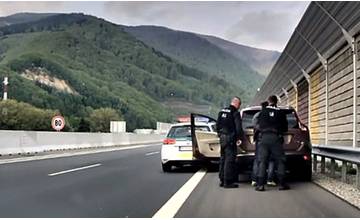 VIDEO: Polícia naháňala lupiča po diaľnici D1, po čase 46 ročného Košičana chytila