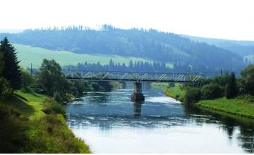 AKTUÁLNE: V Tvrdošíne chce muž skočiť z mosta