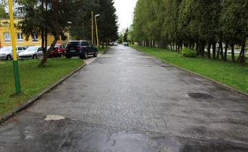 Na stredných školách budú asfaltovať chodníky a cesty. Ktoré školy v Žiline sa dočkajú obnovy?