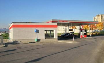 Ceny nafty a benzínu idú hore, minulý týždeň sme tankovali najdrahšie v tomto roku