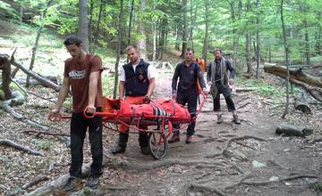 Turistka z Česka si v Malej Fatre poranila kolená, záchranári ju transportovali do Štefanovej