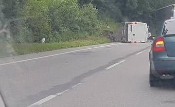 Pred Kysuckým Novým Mestom došlo k nehode, rátajte so zdržaním