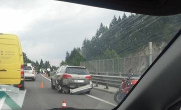 Pri Brodne došlo k nehode, pri ktorej nákladiaku odpadlo koleso a zasiahlo protiidúce auto