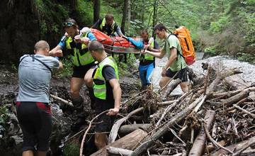 Horskí záchranári včera pomáhali v Terchovej dvom turistom, Slovákovi a Poľke
