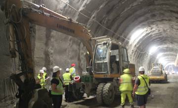 Na stavbe žilinských tunelov zasahovali colníci pre podozrenie z úniku na spotrebnej dani