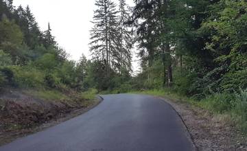 Cesta z Tepličky do Zástrania má nový asfaltový koberec