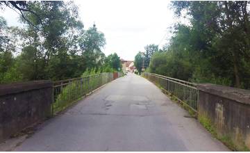 Vo Varíne budú rozširovať starý most, pre chodcov pribudne lávka