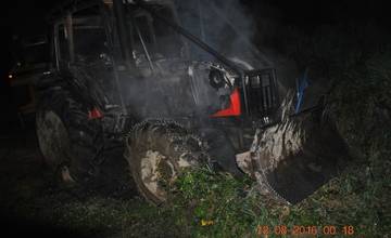 V Kysuckom Novom Meste došlo v noci k dvom požiarom. Horeli traktory aj báger