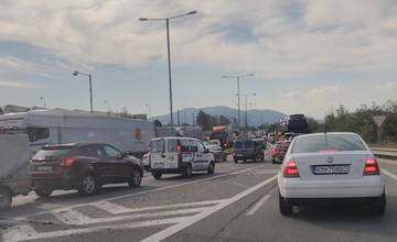 Piatkový report: Na Ľavobrežnej, Košickej a Rajeckej sa čaká v kolónach