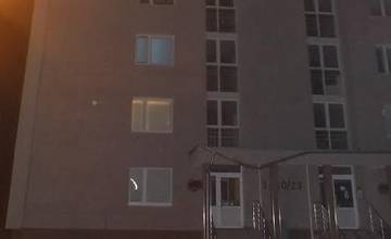V Trstenej vyskočila 33-ročná žena s ročným synom z 9.poschodia