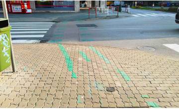 Zle usporiadané kocky na Bernolákovej opravili, podobný prípad riešili aj v Prahe