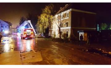 Kvôli požiaru na Bratislavskej zasadá v meste krízový štáb, evakuovať museli 11 rodín