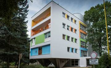 Novinky v nemocnici: Zrekonštruovaná budova pediatrie a nové ambulancie urológie!