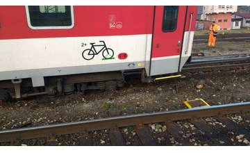 Pre vykoľajený osobný vlak budú meškať viaceré vlaky prechádzajúce cez Žilinu