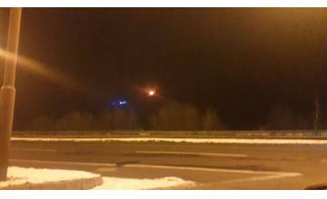 Aktuálne: Na Dubni horí chatka, hasiči sa k nej snažia dostať