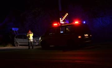 Aktuálne: Pri Mojši sa prevrátilo osobné auto