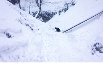 Snoubordista uviazol v exponovanom teréne v Malej Fatre, na pomoc mu prišli záchranári